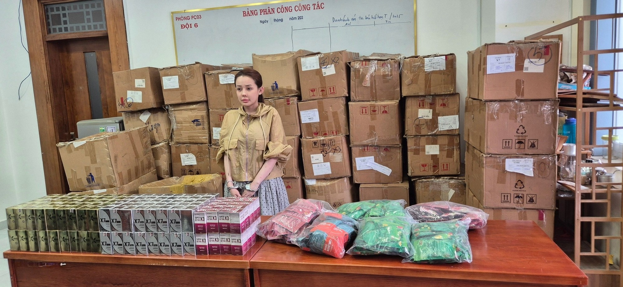 Vụ Ngân 98 bị bắt: "Hàng tặng kèm không bán" và các sản phẩm chứa chất cấm có thể gây ung thư!- Ảnh 1.