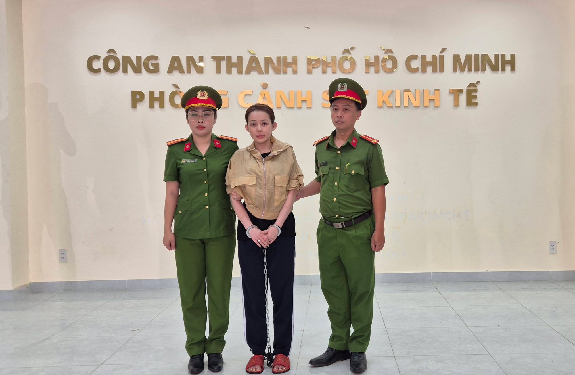 Danh sách 3 loại thuốc giảm cân của Ngân 98 có chất cấm: Ngừng sử dụng ngay trước khi quá muộn!- Ảnh 1.
