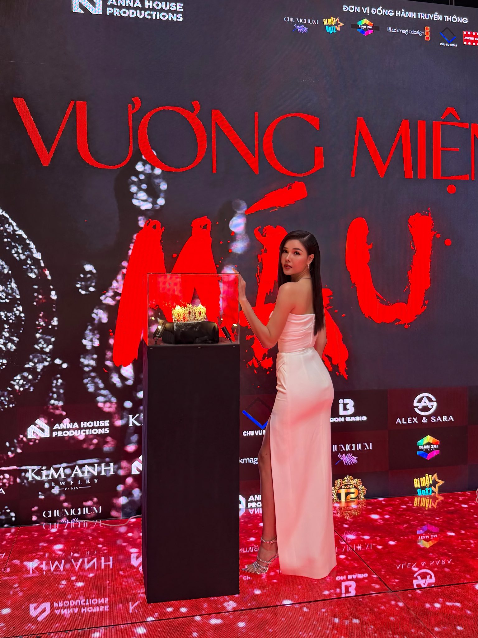 Kỳ Hân tái xuất sàn catwalk giữa lúc ồn ào quá khứ bị lật lại, nhan sắc vẫn đẹp bất bại- Ảnh 7.