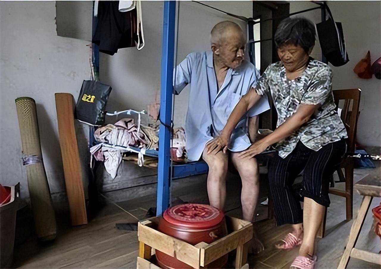 Chủ ngôi nhà cấp 4 từ chối nhận bồi thường 37 tỷ đồng, giờ "mắc kẹt" giữa khu biệt thự tiền tỷ, sống cảnh khó tin- Ảnh 7.