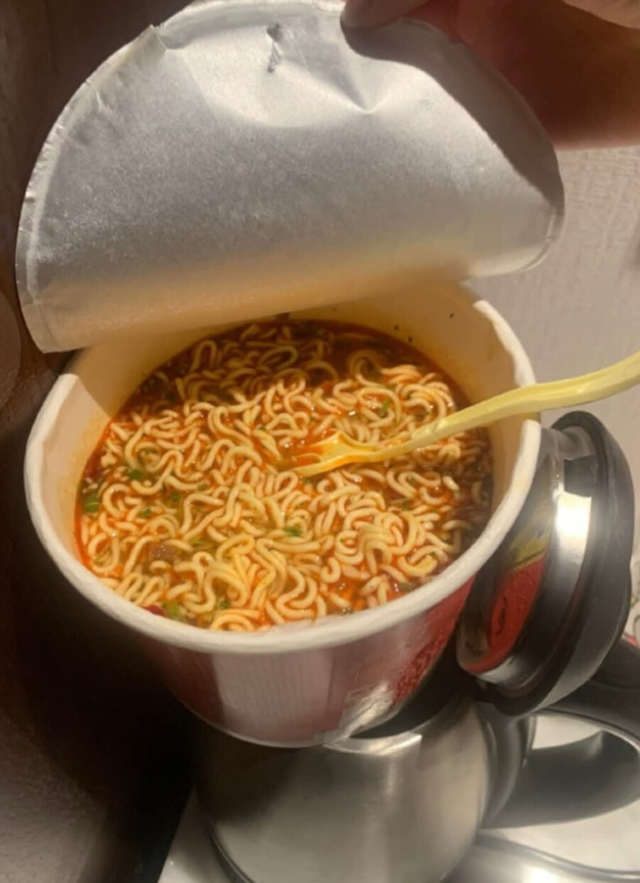Bần cùng sinh sáng tạo, du khách phải dùng tới 