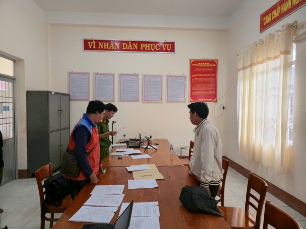 Bắt tạm giam, khám xét chỗ ở của shipper Lý Thế Vinh- Ảnh 1.