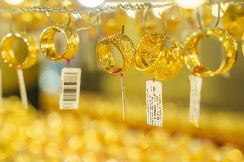 Chiều 13/10: Giá vàng nhẫn vượt mốc 143 triệu đồng/lượng- Ảnh 1.