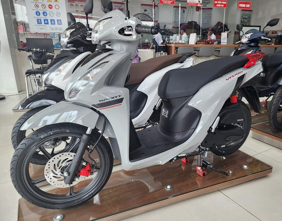 Honda Vision từng đội giá vì quá hot, nay gặp đối thủ 'cứng': Cốp rộng hơn hẳn, giá rẻ hơn vài triệu- Ảnh 2.