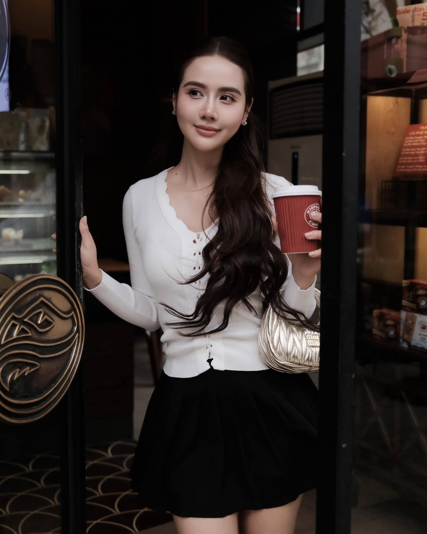 Huyền Lizzie là diễn viên giờ vàng mặc đồ công sở đẹp nhất- Ảnh 12.
