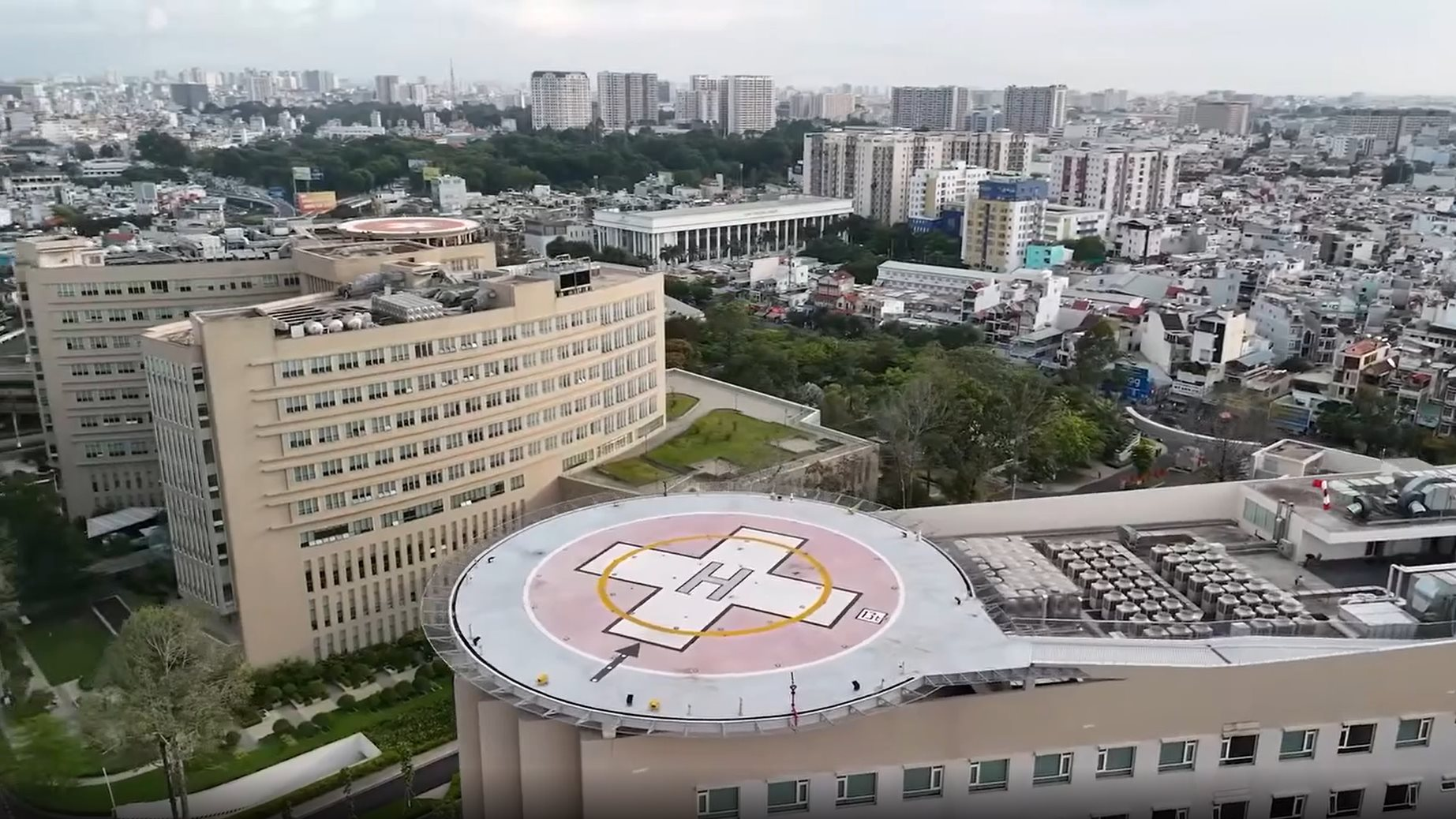 Bệnh viện duy nhất tại Việt Nam có 2 bãi đáp trực thăng, mới khánh thành toà nhà 1000 giường- Ảnh 6.
