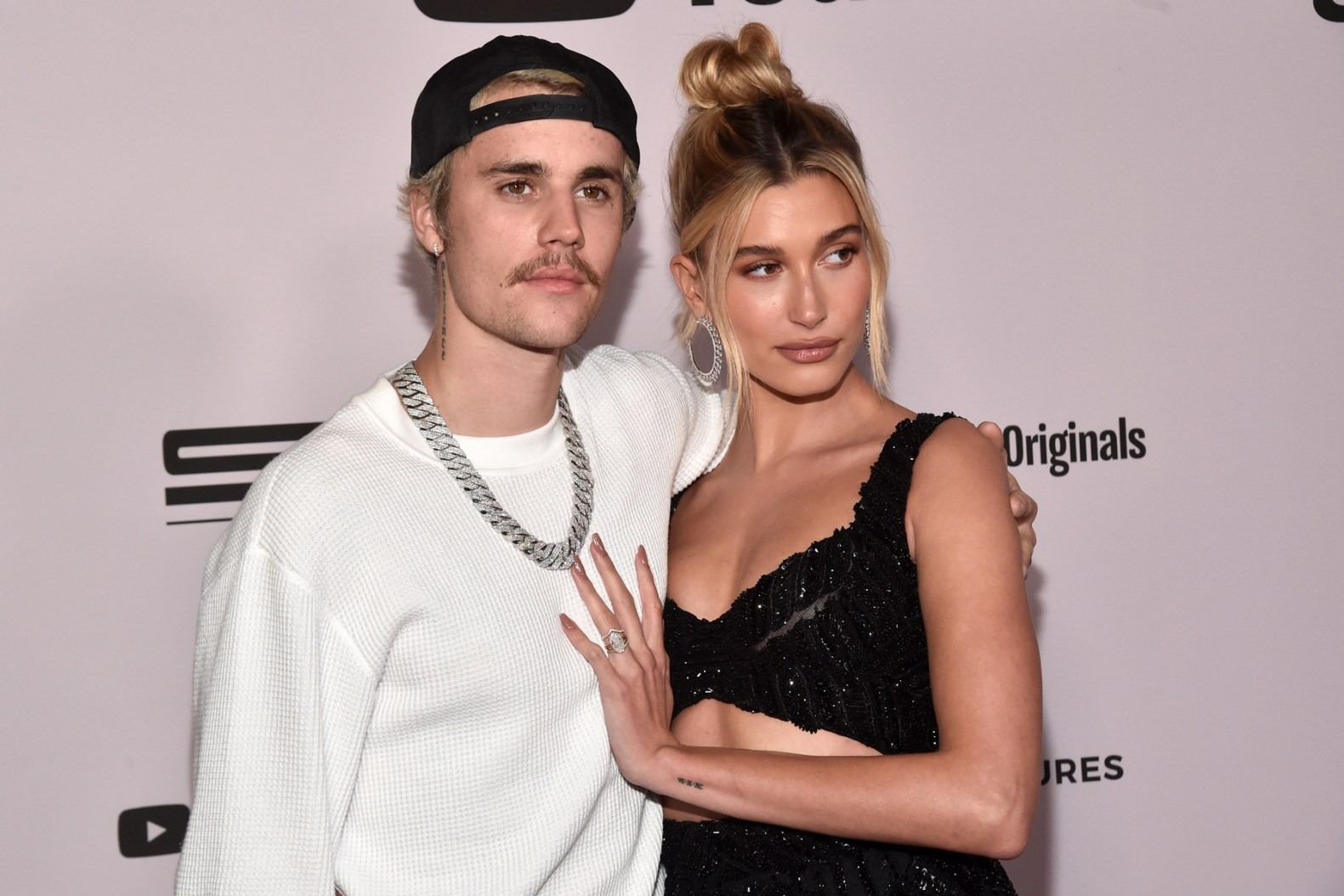 Vợ Justin Bieber đang hôn ai thế này?- Ảnh 11.
