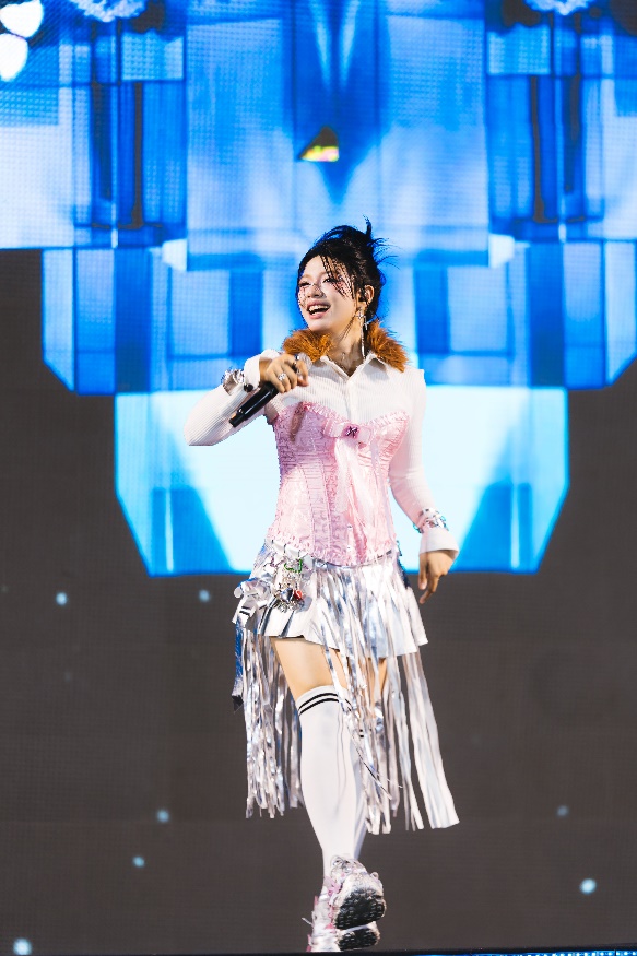 ISAAC, MONO bùng nổ tại đêm nhạc Prime Night - VPBank Đất Sen Hồng Music Marathon 2025- Ảnh 5.