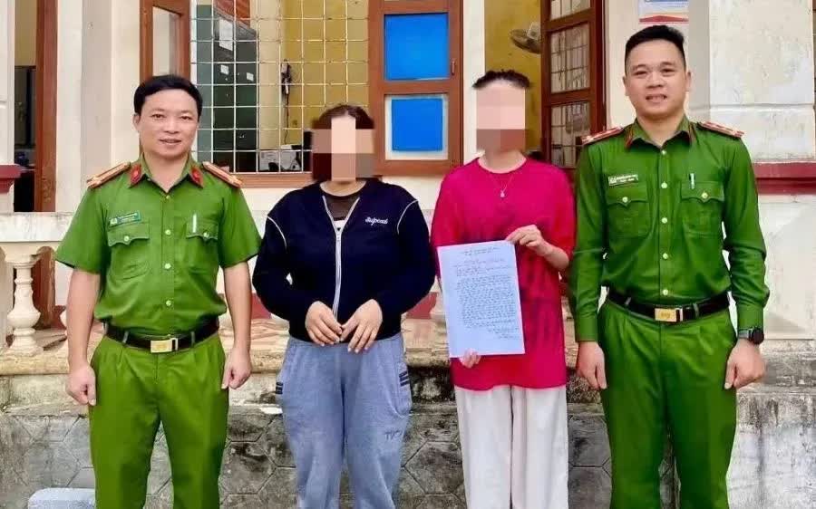 Công an xã Tuyên Phú đã giải cứu chị Đ.T.V về nhà an toàn. (Ảnh: CA)