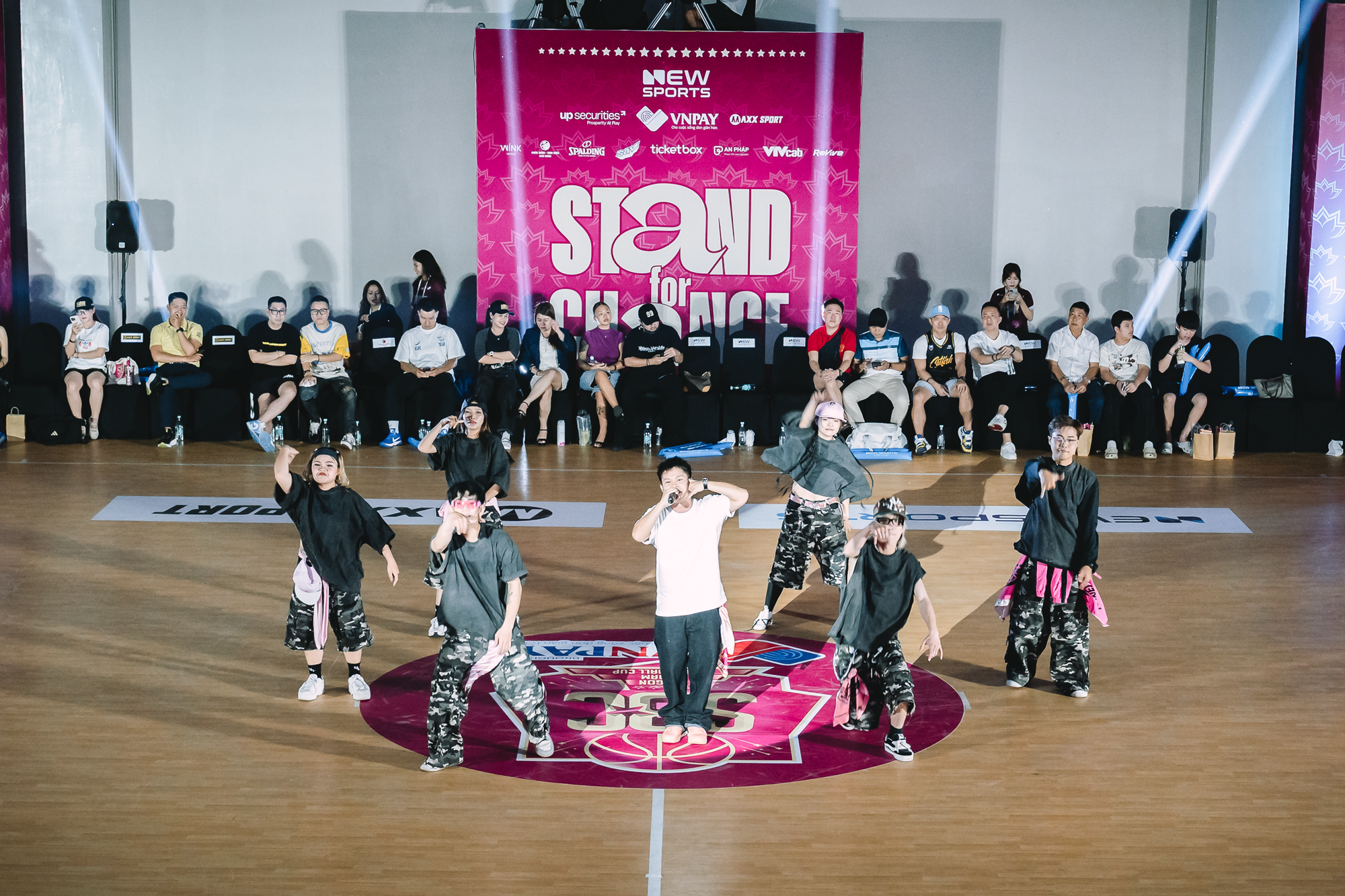 Quán quân Rap Việt Seachains trình diễn bùng nổ tại chung kết Saigon Pro-am Basketball Cup 2025- Ảnh 1.