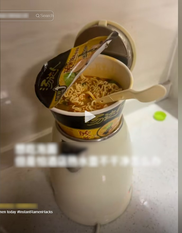 Bần cùng sinh sáng tạo, du khách phải dùng tới 