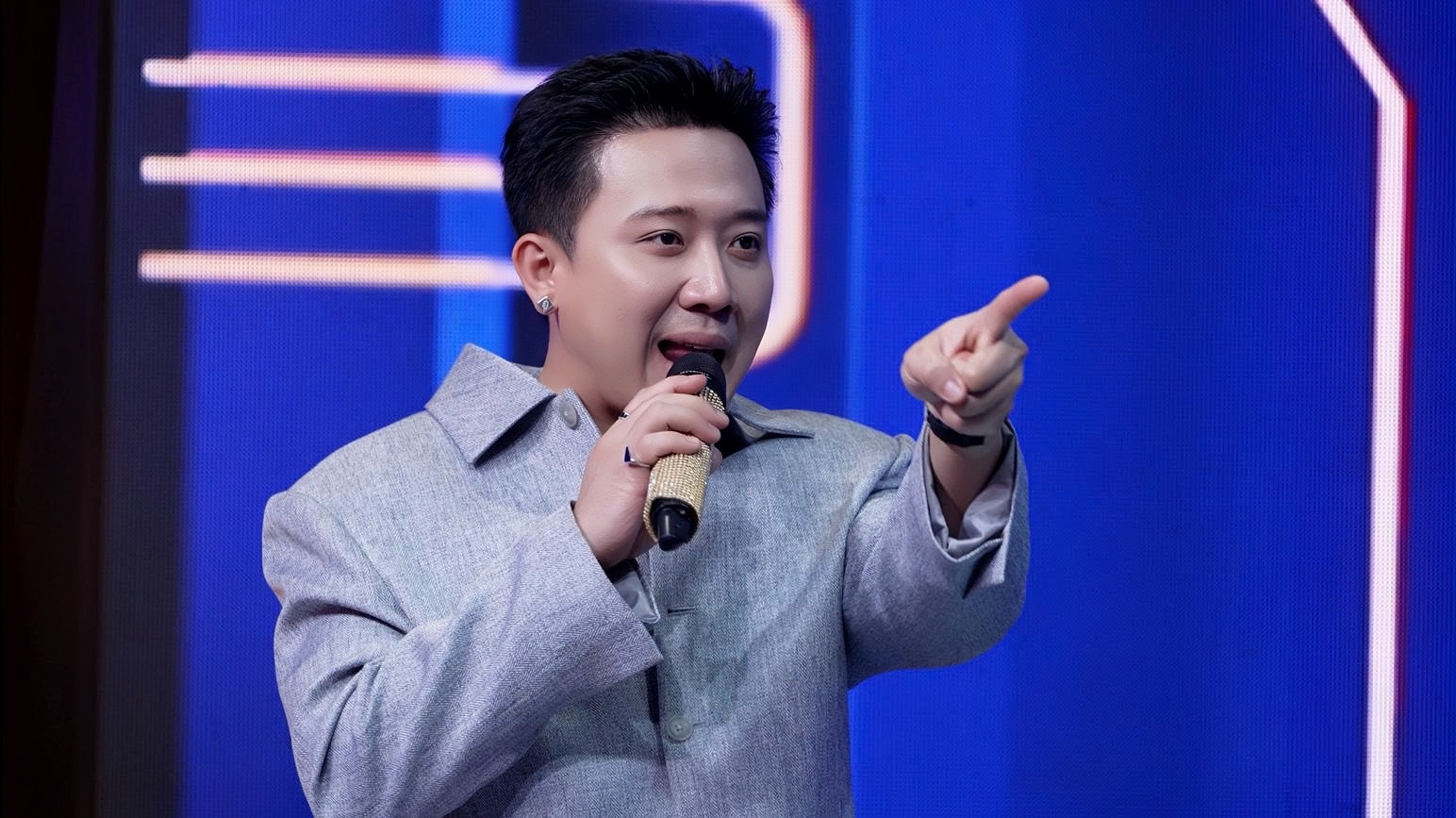 Trấn Thành sững sờ trước 1 nhân vật giống Hari Won đến khó tin- Ảnh 2.