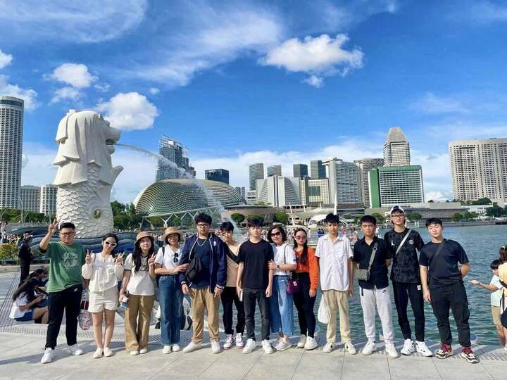 Nữ hiệu trưởng bỏ tiền túi thưởng học sinh đạt giải đi nước ngoài- Ảnh 3.