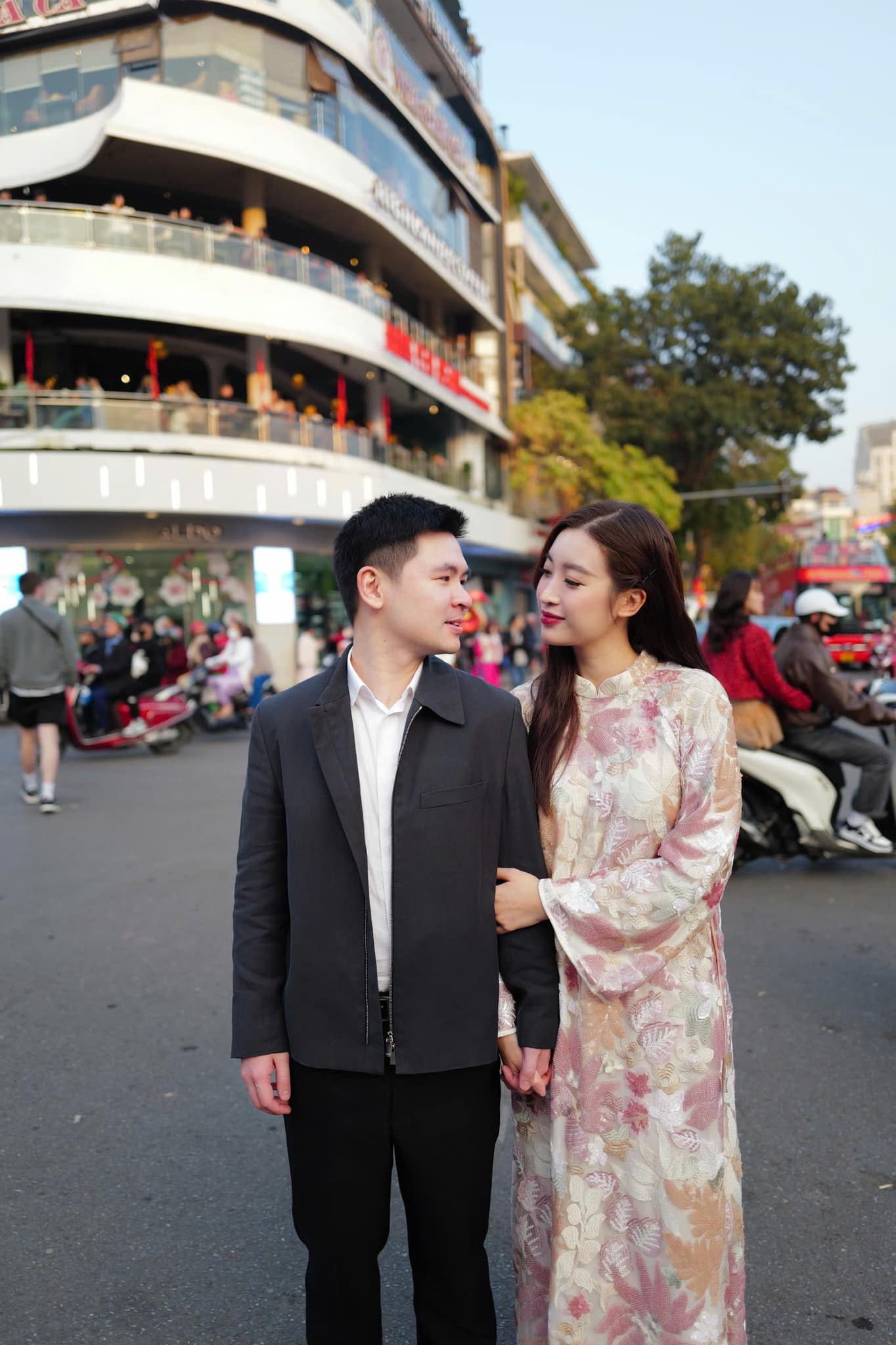 Thiếu gia Đỗ Vinh Quang chúc sinh nhật Đỗ Mỹ Linh cực tình, nhìn visual vợ chồng chủ tịch - hoa hậu thấy mê!- Ảnh 4.