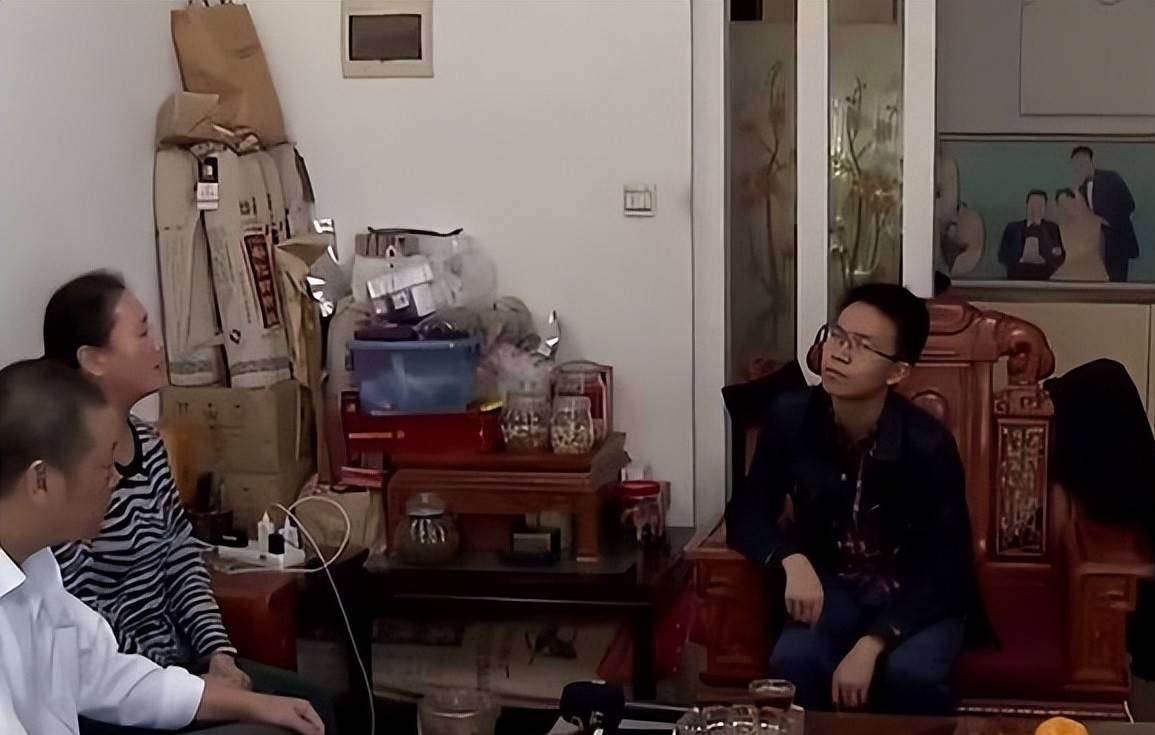 Cha mẹ sang tên nhà cho 2 anh trai, con trai út tức giận 6 năm không về nhà, cha qua đời cũng chẳng một lời hỏi thăm- Ảnh 2.