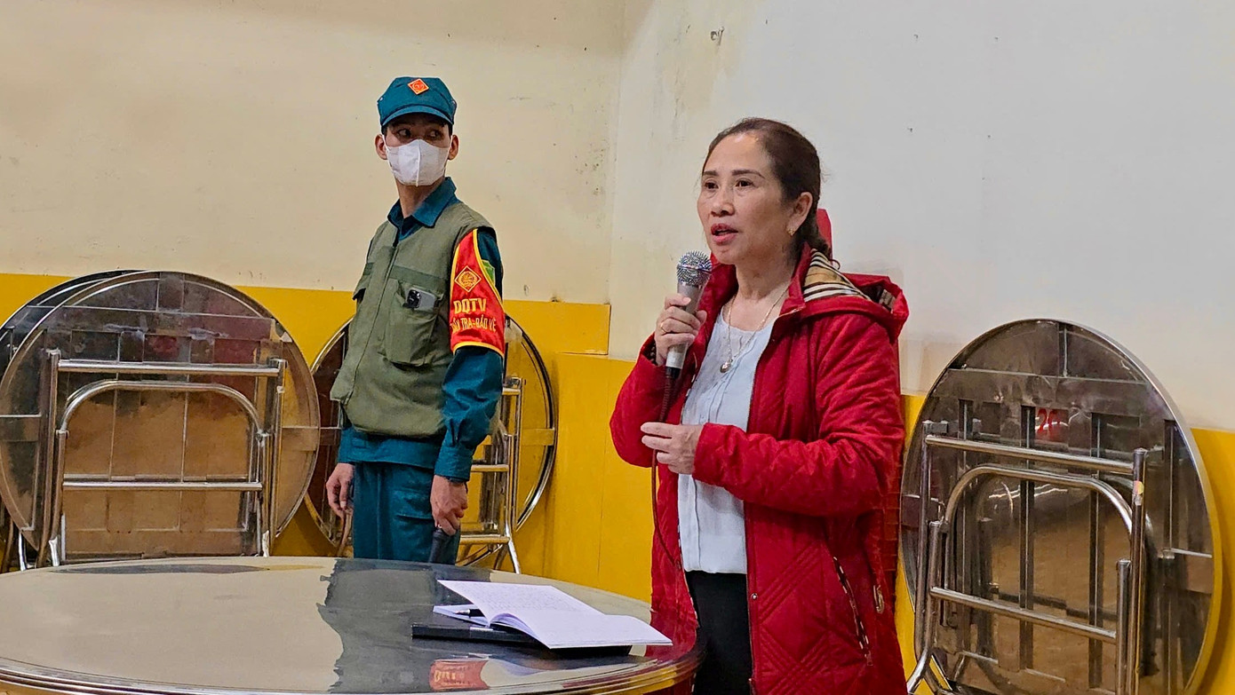 Vụ dân tố "thực phẩm bẩn" tuồn vào trường học: Tiếp tục đình chỉ công tác hiệu trưởng- Ảnh 3.
