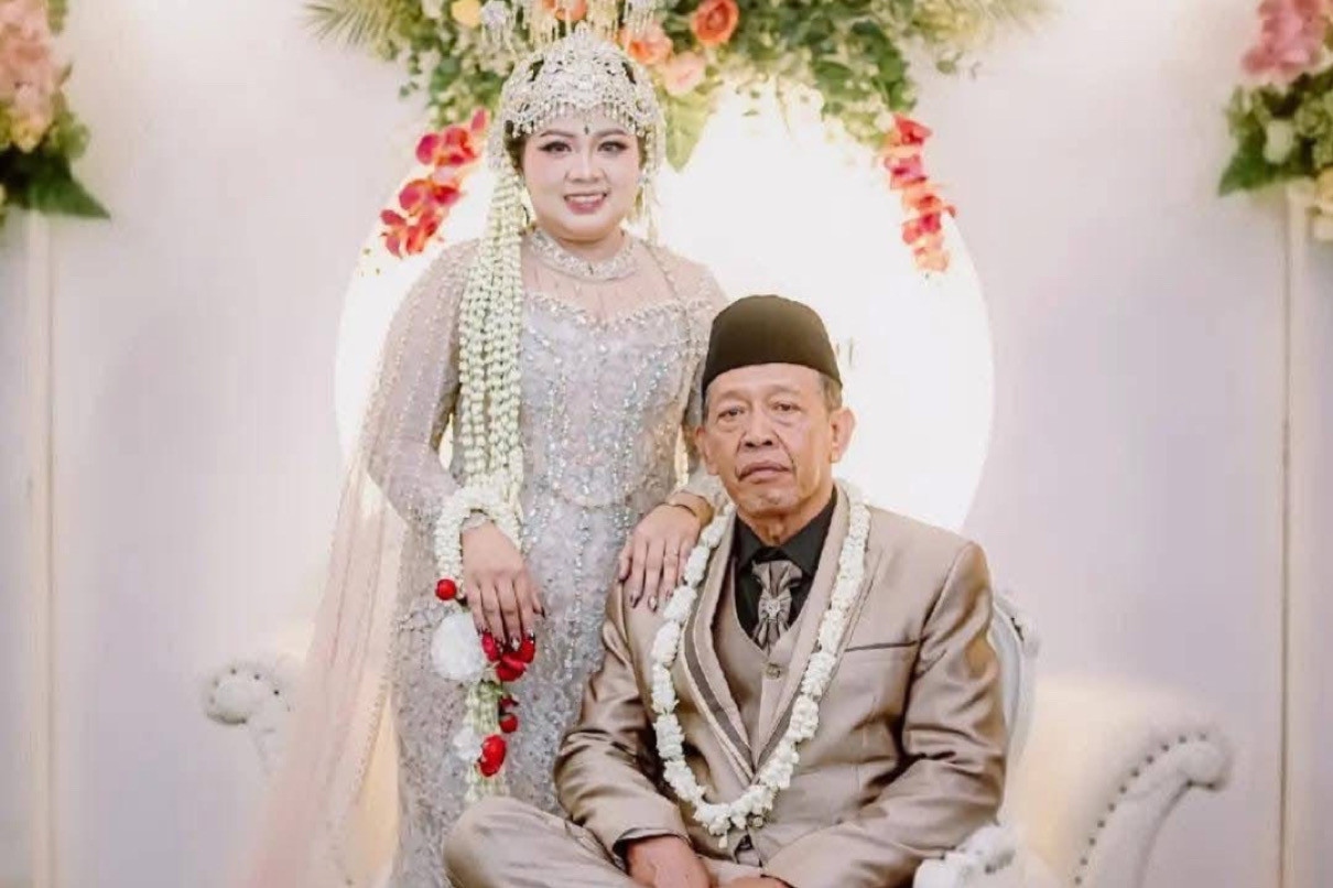 Cụ ông 74 tuổi kết hôn với cô dâu 24 tuổi, sính lễ 4,7 tỷ đồng- Ảnh 1.