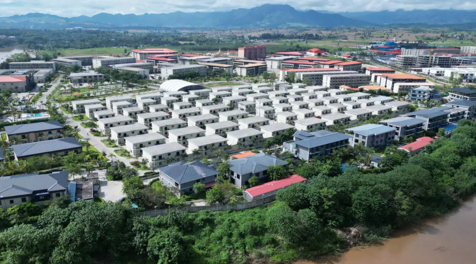 Mỹ điều tra Starlink của tỷ phú Elon Musk vì liên quan đến các ổ lừa đảo ở Myanmar- Ảnh 2.