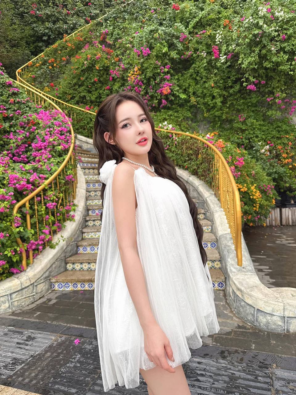 Ngân 98 luôn cố tình hở bạo, phản cảm quá đà- Ảnh 13.