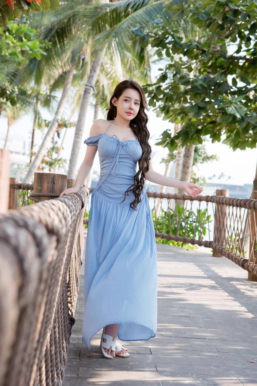 Ngân 98 luôn cố tình hở bạo, phản cảm quá đà- Ảnh 15.