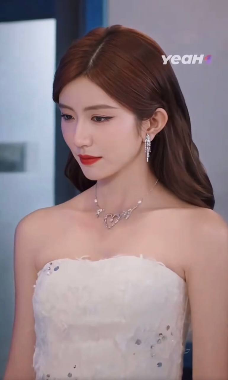 Màn ảnh Việt mới có 1 tiểu thư tài phiệt, mặc đẹp còn được so với Triệu Lộ Tư- Ảnh 9.