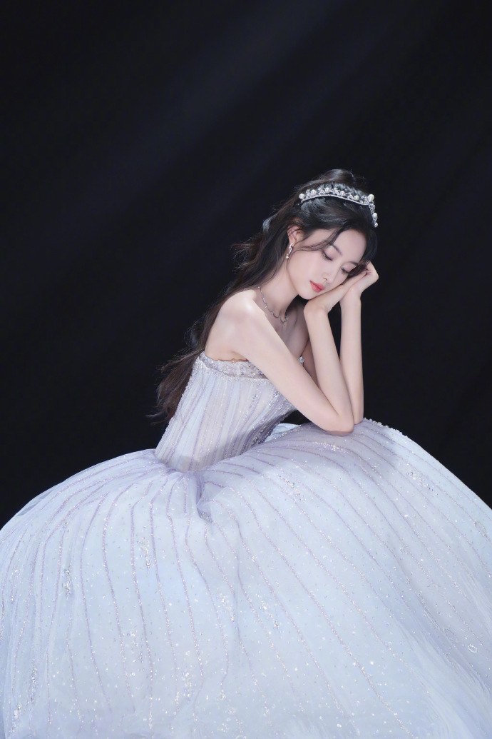 Lộ ảnh cưới của 