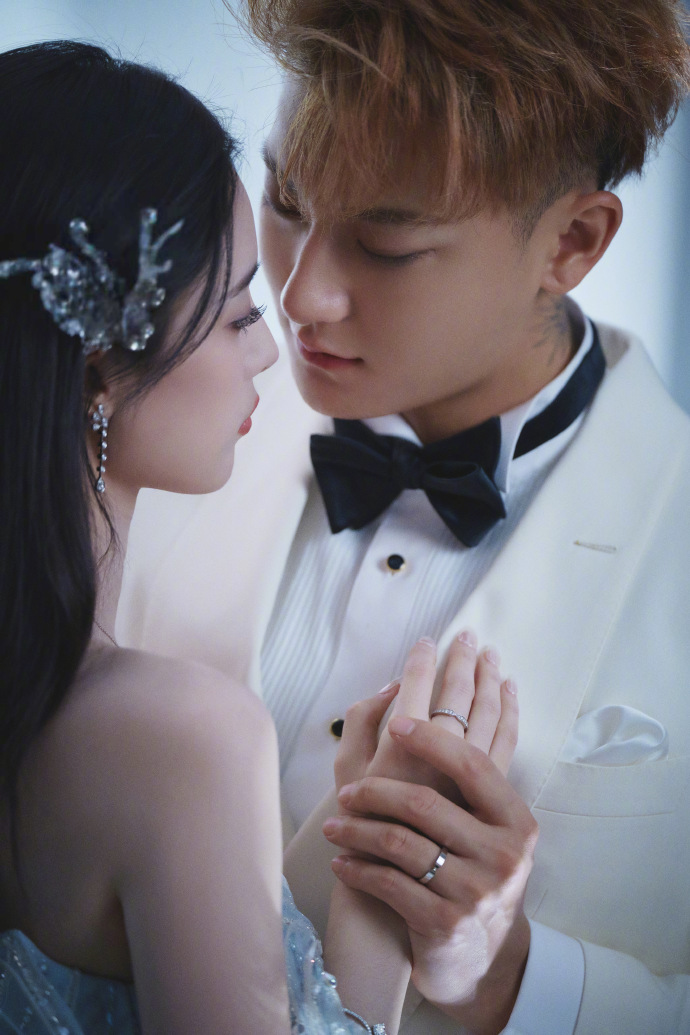 Lộ ảnh cưới của 