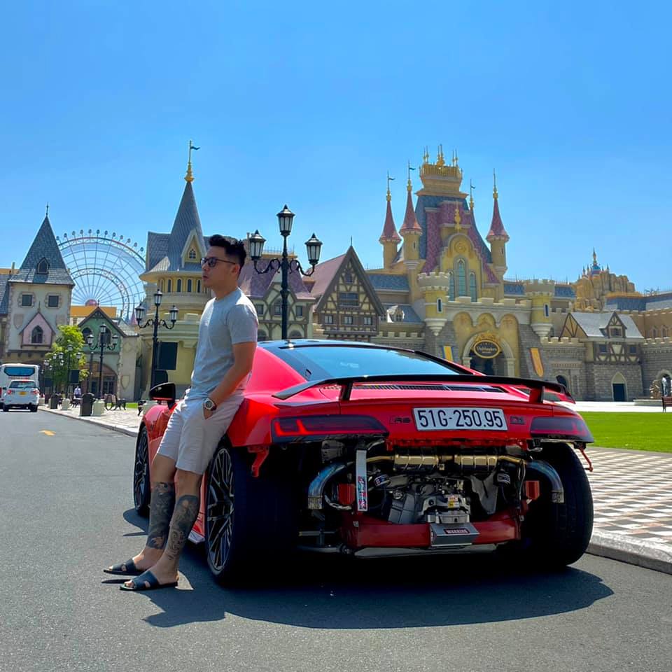 Soi d&agrave;n xe của 'cực phẩm một thời' Tống Đ&ocirc;ng Khu&ecirc;: Từ McLaren, Ferrari đến Rolls-Royce, c&oacute; xe d&ugrave;ng tiền bạn g&aacute;i để mua- Ảnh 5.