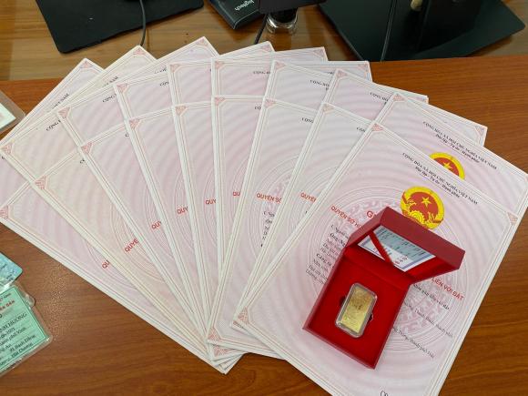 Lương Bằng Quang từng khoe cả xấp sổ đỏ- Ảnh 2.