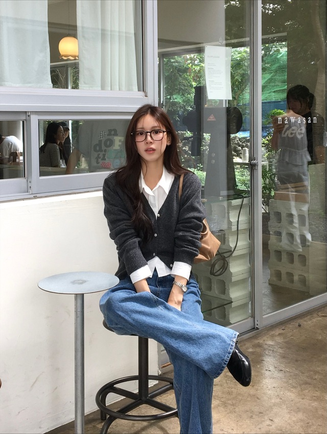 Sức mạnh của phối đồ: Biến quần jeans đơn giản trở nên sang xịn mịn hơn gấp bội với 10 công thức- Ảnh 7. Sức mạnh của phối đồ: Biến quần jeans đơn giản trở nên sang xịn mịn hơn gấp bội với 10 công thức- Ảnh 7.