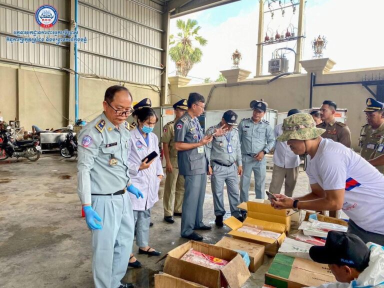 Nhập lậu hàng Thái Lan, "bà trùm thịt viên" Campuchia bị bắt: Ông Hun Sen ra Sắc lệnh Hoàng gia- Ảnh 2.