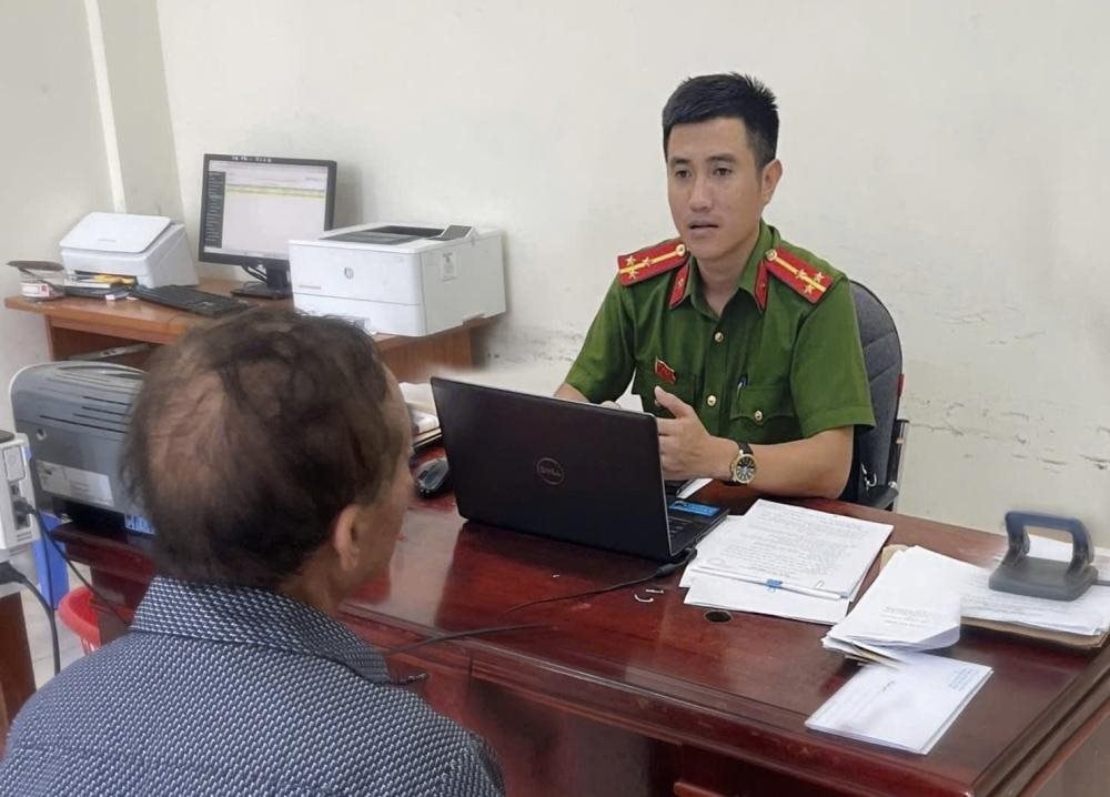 Cụ ông 72 tuổi nhận được cuộc gọi từ đầu số 0382 thông báo tài khoản ngân hàng có 6 tỷ đồng: Công an xã lập tức vào cuộc, yêu cầu dừng giao dịch- Ảnh 2.