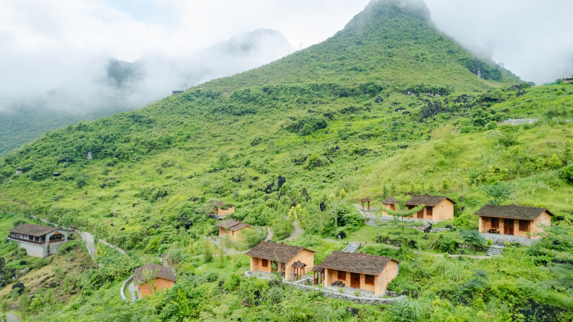 Điểm đến vùng núi cách Hà Nội hơn 300km, đang được nhiều người tìm, nhận xét: 