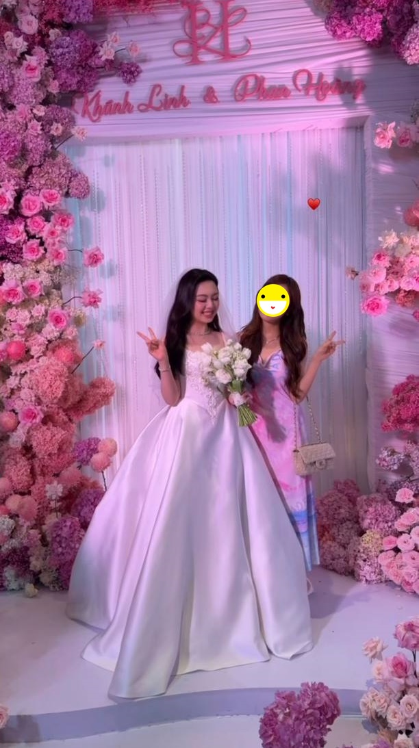 Lộ diện nhan sắc cô dâu nghìn tỷ trong đám hỏi nhà giàu Việt hot nhất lúc này!- Ảnh 7.