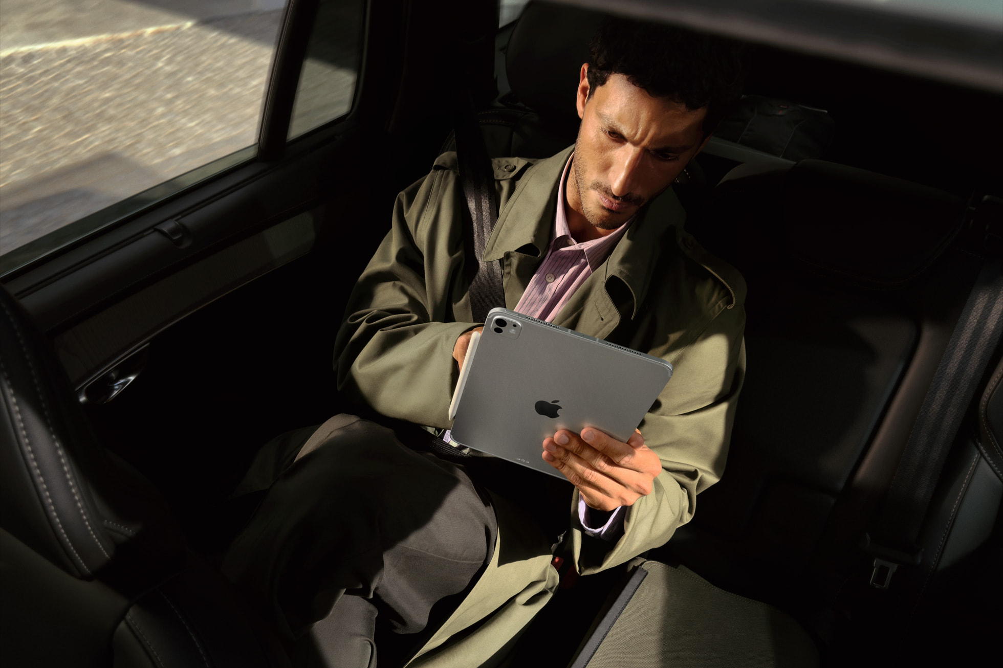 Apple bất ngờ ra mắt iPad Pro M5: Mỏng, mạnh chưa từng có, giá từ 29,99 triệu đồng- Ảnh 1.