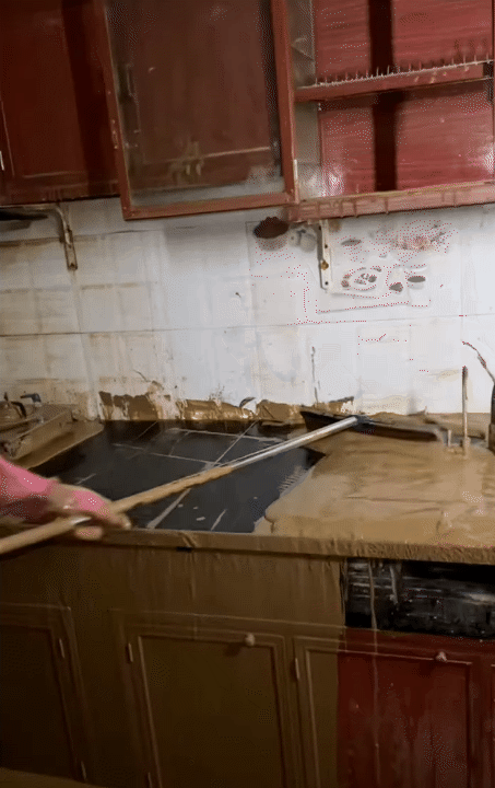Dọn nhà sau lũ: Kinh nghiệm “xương máu” của người từng 