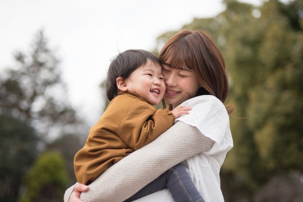 3 khác biệt "một trời một vực" giữa những đứa trẻ thường xuyên được ôm và không được ôm bao giờ khi lớn lên- Ảnh 2. 3 khác biệt "một trời một vực" giữa những đứa trẻ thường xuyên được ôm và không được ôm bao giờ khi lớn lên- Ảnh 2.