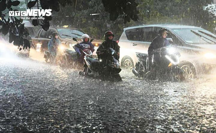 Dự báo thời tiết 15/10: Miền Bắc tiếp tục mưa lớn, nguy cơ tái diễn ngập úng- Ảnh 1.