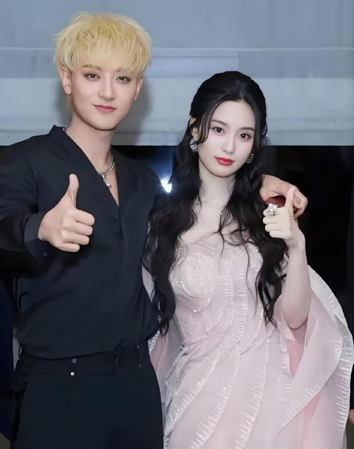 Lộ ảnh cưới của 