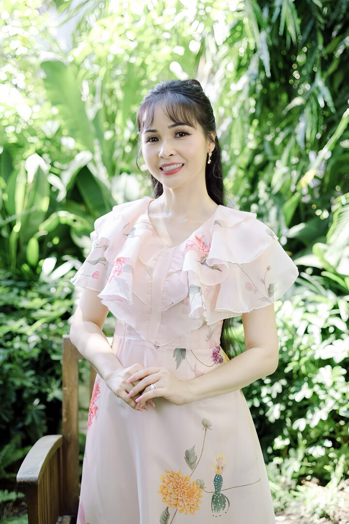 Sao nữ nhận lời cầu hôn của chồng đại gia trước vành móng ngựa, nhìn vào căn biệt thự 100 tỷ hoa hết mắt- Ảnh 1.