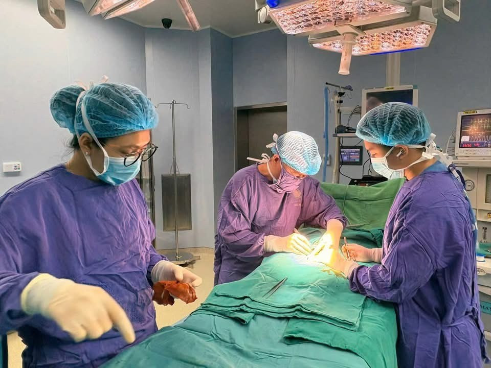 Hi hữu: ‘Cậu nhỏ’ bị cương suốt 10 ngày liên tục, nguy cơ hoại tử cao- Ảnh 1.