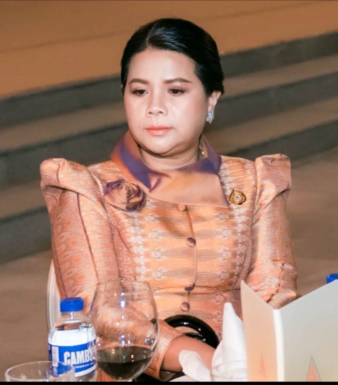 Nhập lậu hàng Thái Lan, "bà trùm thịt viên" Campuchia bị bắt: Ông Hun Sen ra Sắc lệnh Hoàng gia- Ảnh 1.