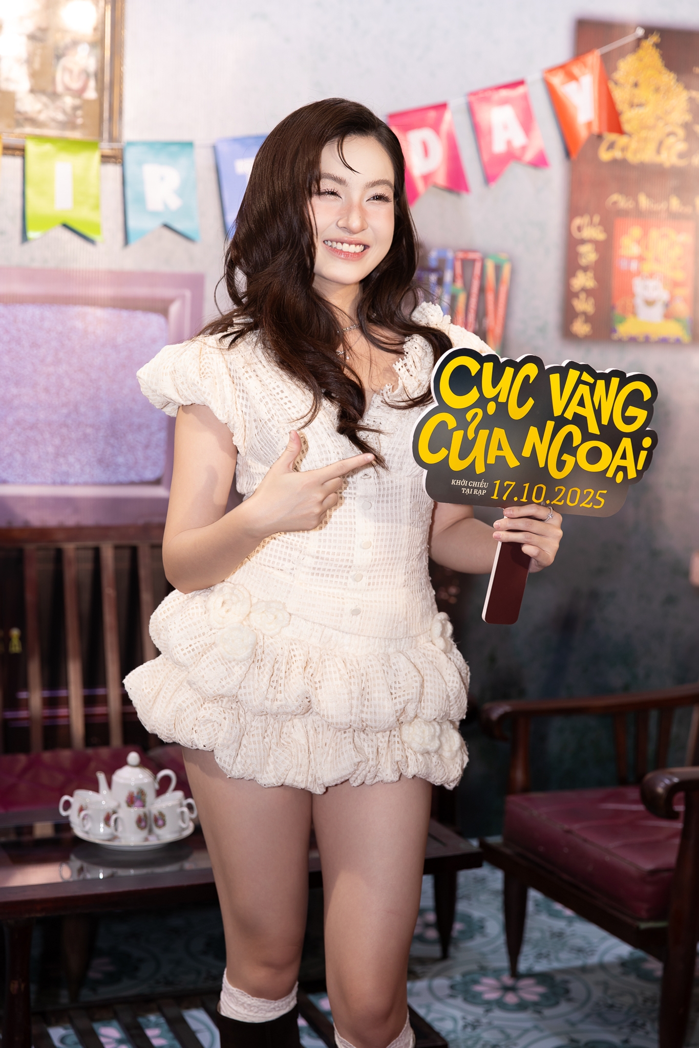 Thảm đỏ hot nhất hôm nay: Hoa hậu Khánh Vân khoe body cực bén giữa tin đồn có bầu, dàn nam thần trăm tỷ náo loạn sự kiện- Ảnh 17. Thảm đỏ hot nhất hôm nay: Hoa hậu Khánh Vân khoe body cực bén giữa tin đồn có bầu, dàn nam thần trăm tỷ náo loạn sự kiện- Ảnh 17.