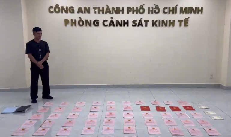 Ngân 98 không cung cấp mã két sắt, công an phải đưa về trụ sở để mở khóa- Ảnh 4.