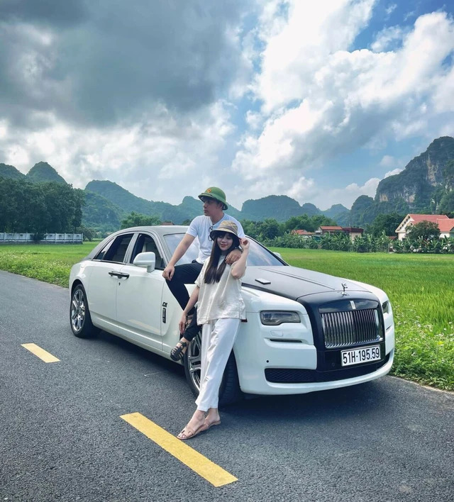 Soi d&agrave;n xe của 'cực phẩm một thời' Tống Đ&ocirc;ng Khu&ecirc;: Từ McLaren, Ferrari đến Rolls-Royce, c&oacute; xe d&ugrave;ng tiền bạn g&aacute;i để mua- Ảnh 6.