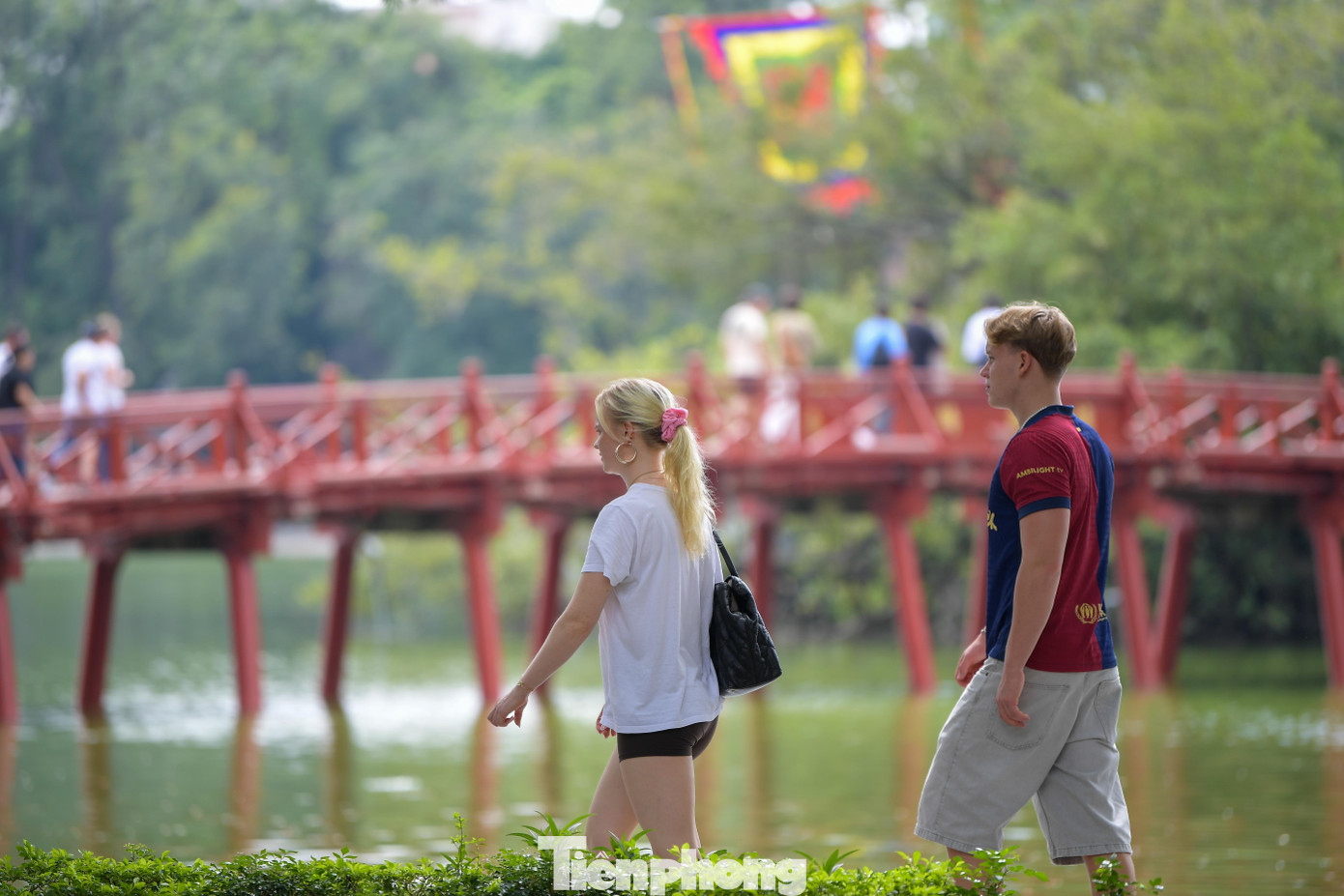 'Tôi thích cảm giác ngồi ở quán nhỏ, ngắm dòng người qua lại và đi dạo khi Hà Nội về đêm'- Ảnh 21.