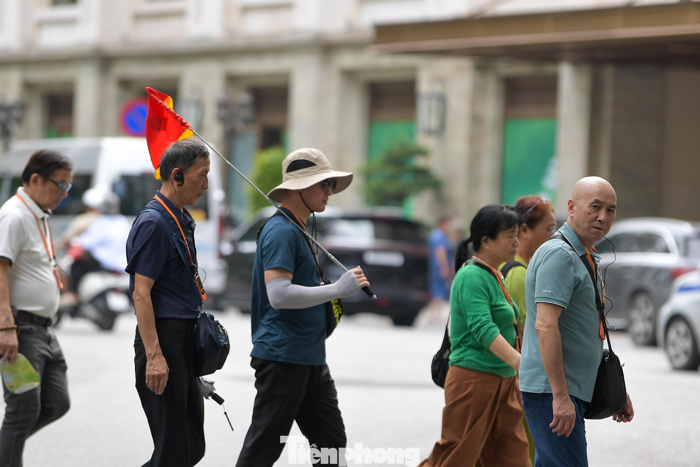 'Tôi thích cảm giác ngồi ở quán nhỏ, ngắm dòng người qua lại và đi dạo khi Hà Nội về đêm'- Ảnh 17.