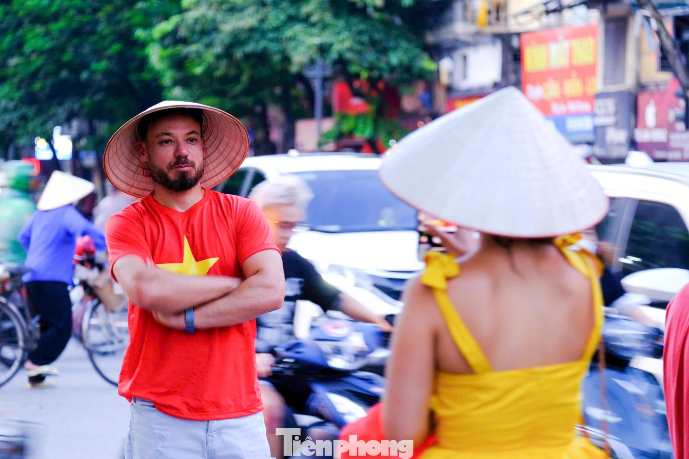 'Tôi thích cảm giác ngồi ở quán nhỏ, ngắm dòng người qua lại và đi dạo khi Hà Nội về đêm'- Ảnh 20.