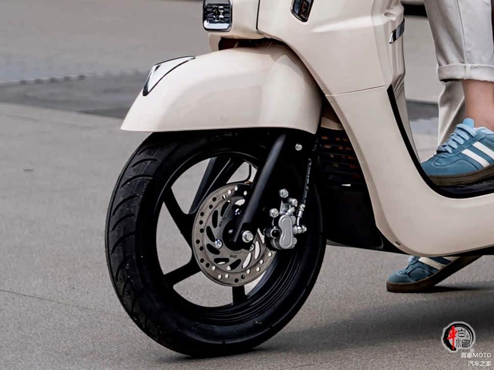 'Tân binh' xe ga 125cc giá 27 triệu đồng ra mắt: ngoại hình như Vespa, trang bị áp đảo Honda Vision- Ảnh 3. 'Tân binh' xe ga 125cc giá 27 triệu đồng ra mắt: ngoại hình như Vespa, trang bị áp đảo Honda Vision- Ảnh 3.