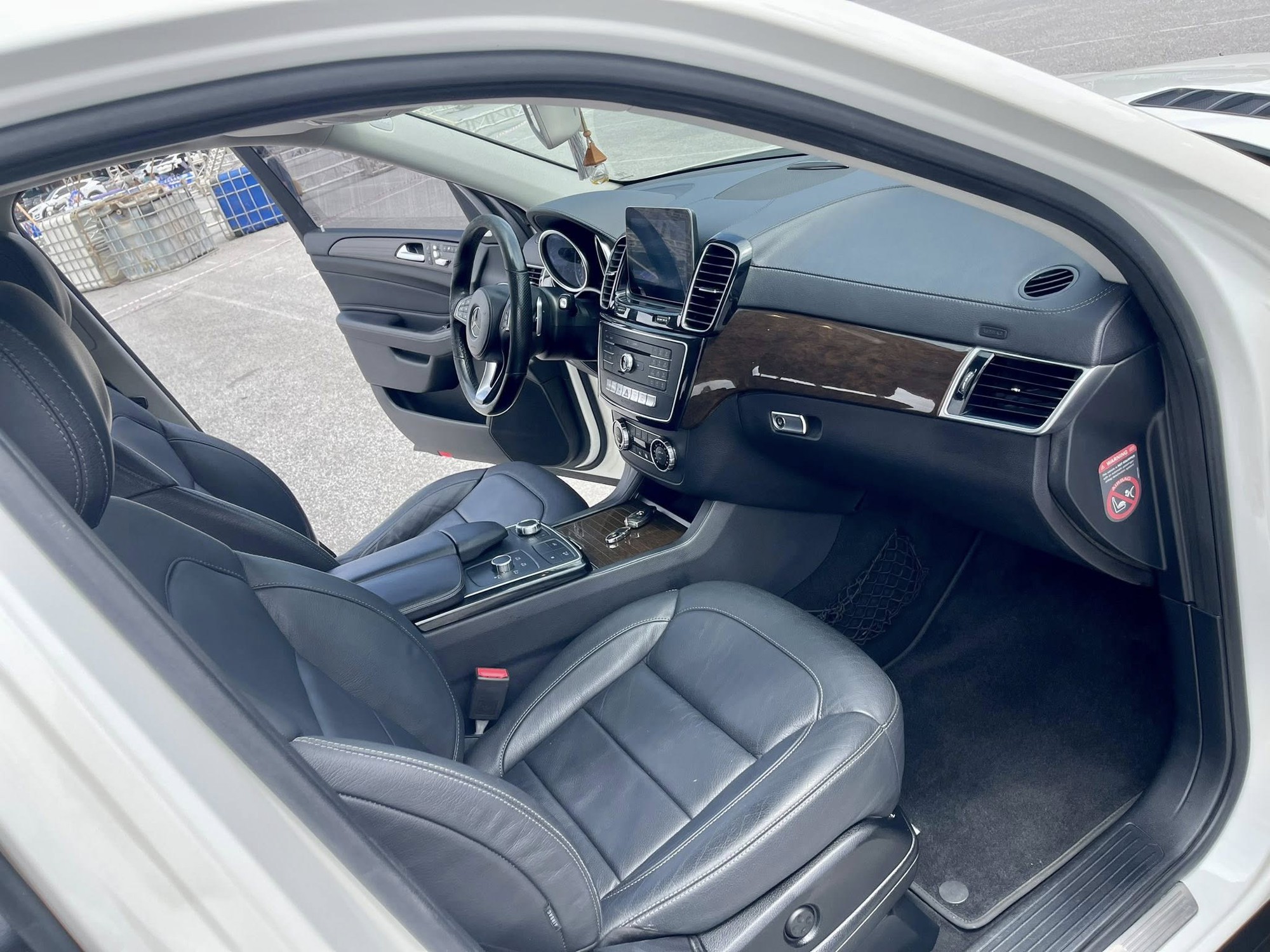 Có 1,5 tỷ, thay vì Everest có thể mua Mercedes-Benz GLS 350d: Được xe Đức sang chảnh nhưng đổi lại đã hết 'nguyên tem' tới 8 năm- Ảnh 6.